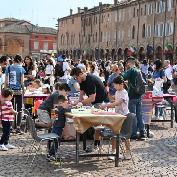 “Se i bambini potessero giocare…”: la festa che anima Piazza Martiri torna per la seconda edizioneSe i bambini potessero giocare