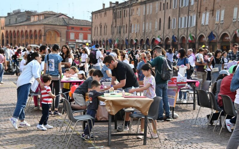 “Se i bambini potessero giocare…”: la festa che anima Piazza Martiri torna per la seconda edizioneSe i bambini potessero giocare