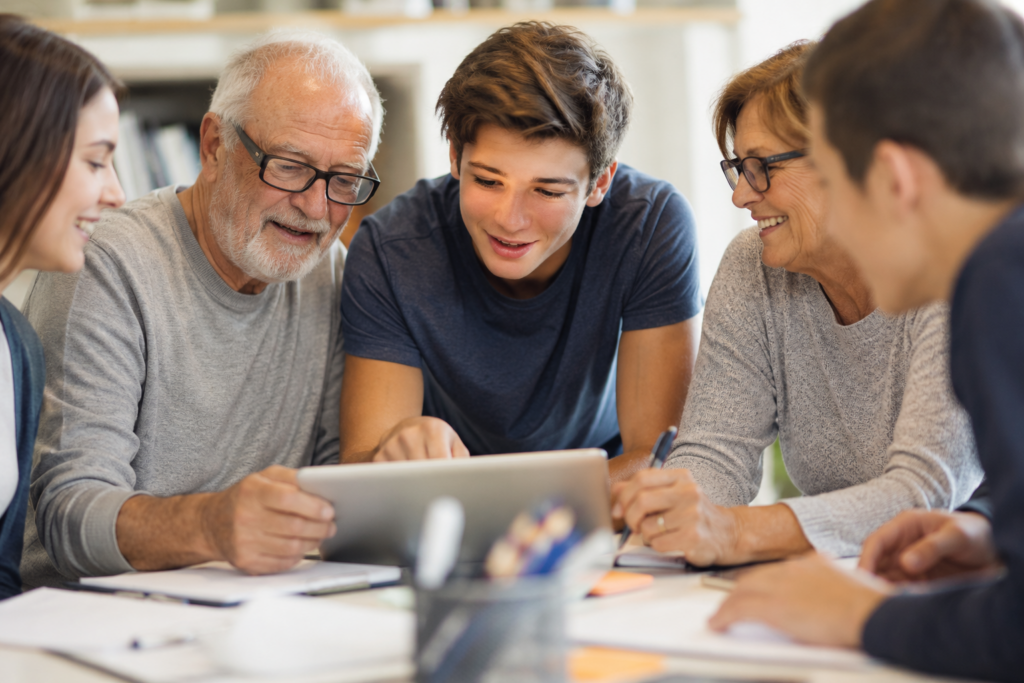 Dialogo intergenerazionale e storytelling digitale: webinar gratuito per educatori e insegnanti