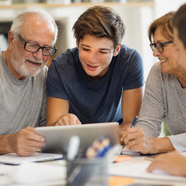 Dialogo intergenerazionale e storytelling digitale: webinar gratuito per educatori e insegnanti